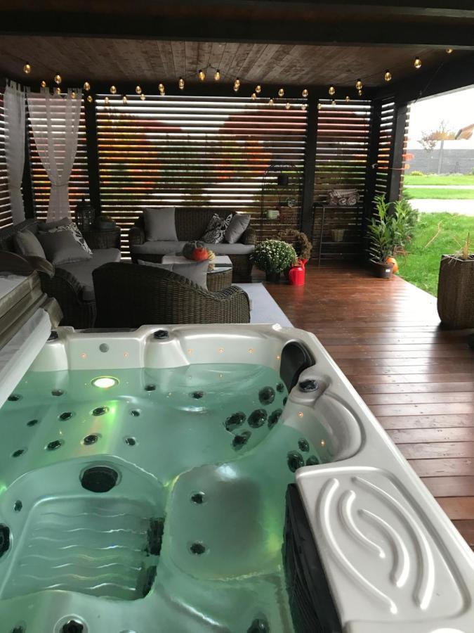 Orchardhouse Farmhouse, Wellness Chrast  Bagian luar foto